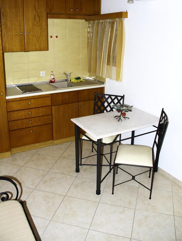 Alisachni Apartment Livadi  Bagian luar foto